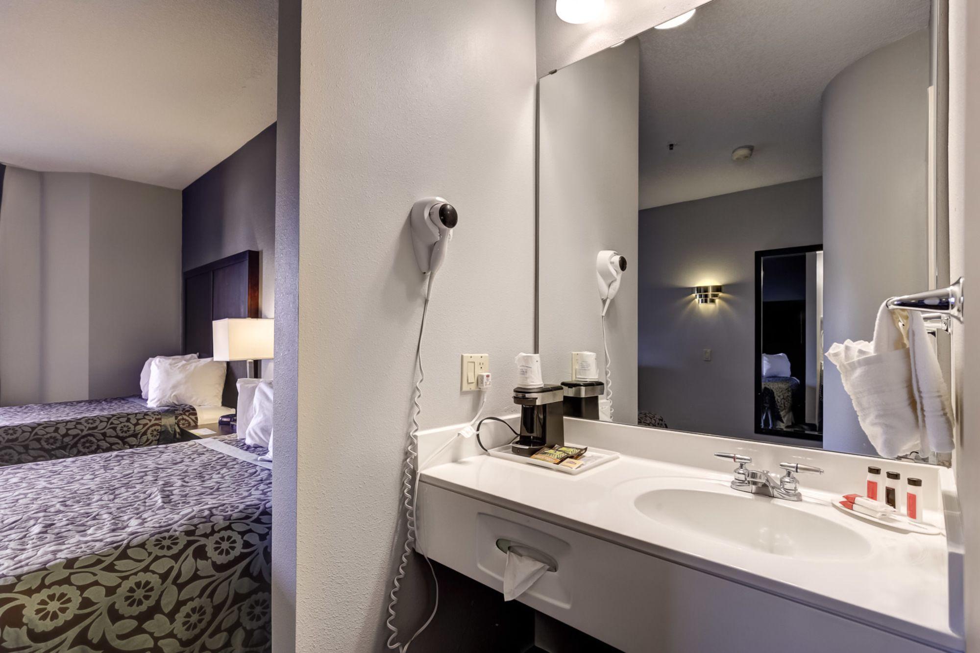 Days Inn By Wyndham Portland East Zewnętrze zdjęcie